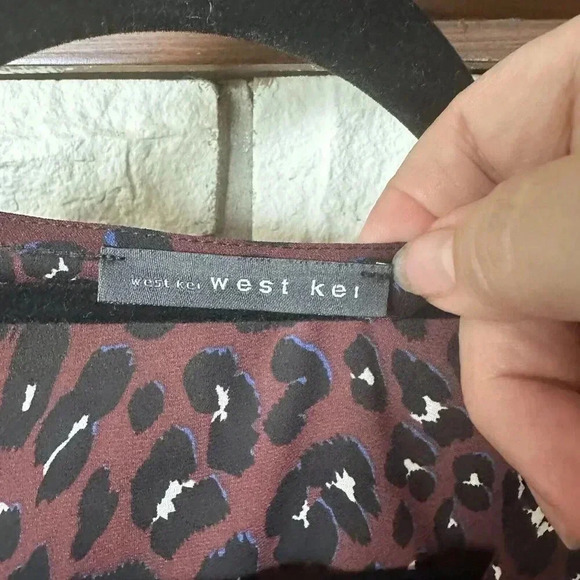 West Kei Leopard Cheetah Print Hi-Lo Blouse Size Medium Faux Wrap - Picture 4 of 8